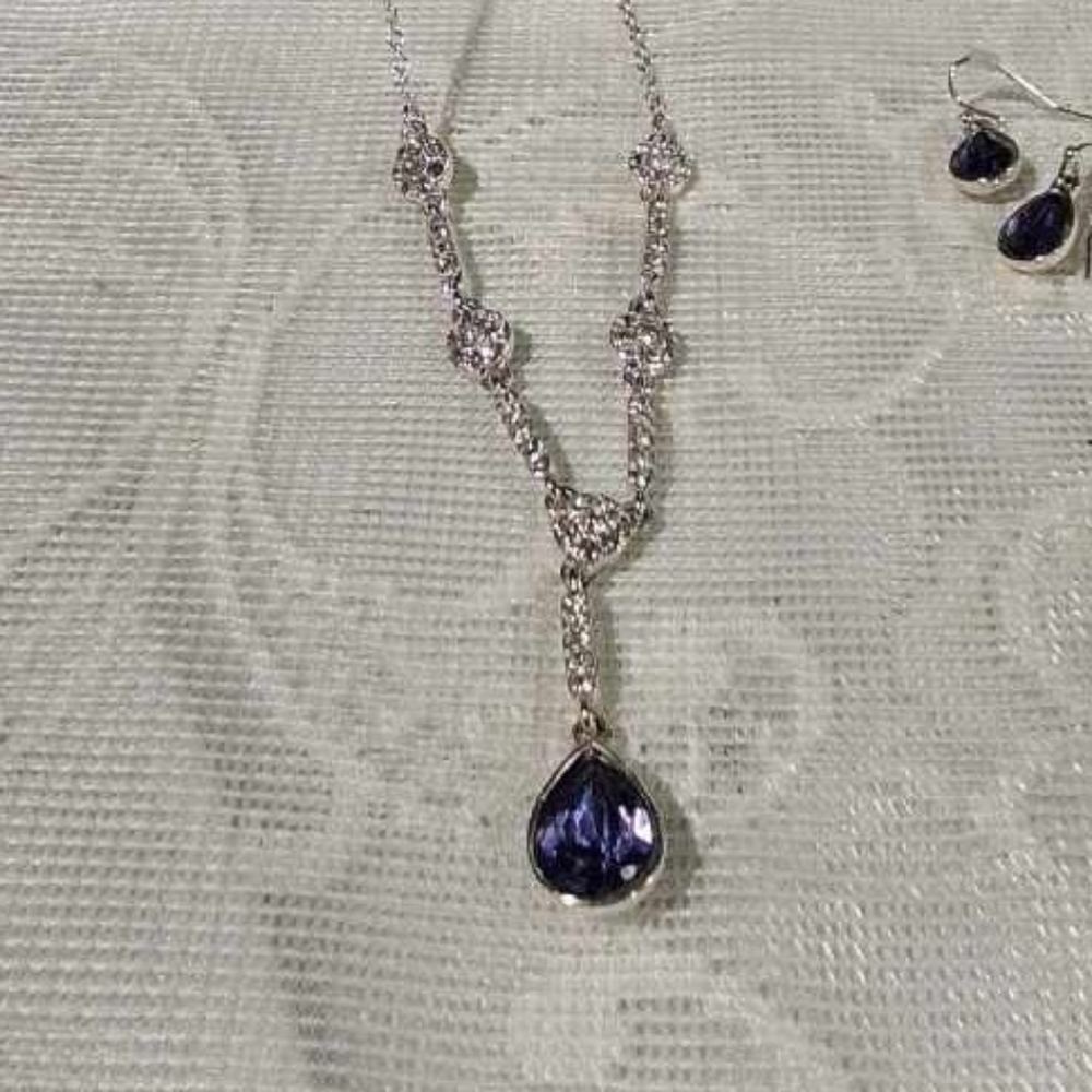 Victorian Gothic Necklace - Picture 3 of 4